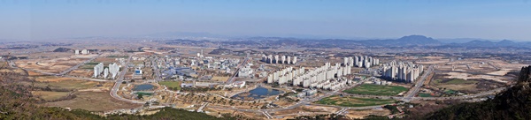 충북 혁신도시 지정으로 내포신도시가 새롭게 주목받고 있다. 사진은 내포신도시 전경.