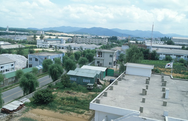중부권 최대 규모의 청주산업단지는 충북산업경제의 중심지였다. 1980년대 청주산업단지 모습. /충북도 제공