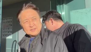 <b>김영환 충북지사</b>, <b>돈 봉투</b> 수수 의혹 2차 소환 조사 출석